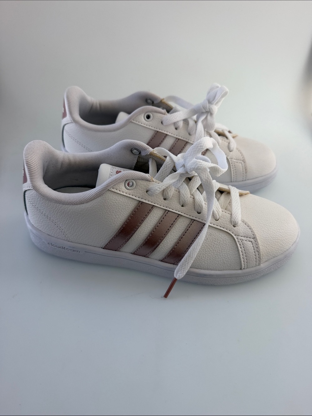 NEW Ladies size 7 cloud foam ortholite float white & gold stripe leather sneaker - Picture 2 of 7